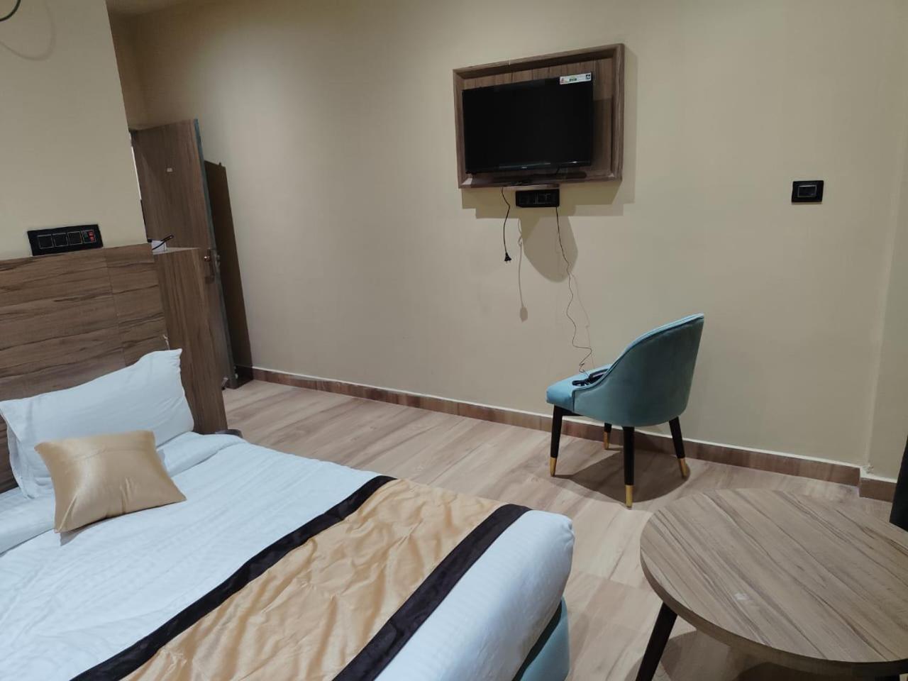 The Velvet Sky Hotel & Resort Bahraich Dış mekan fotoğraf