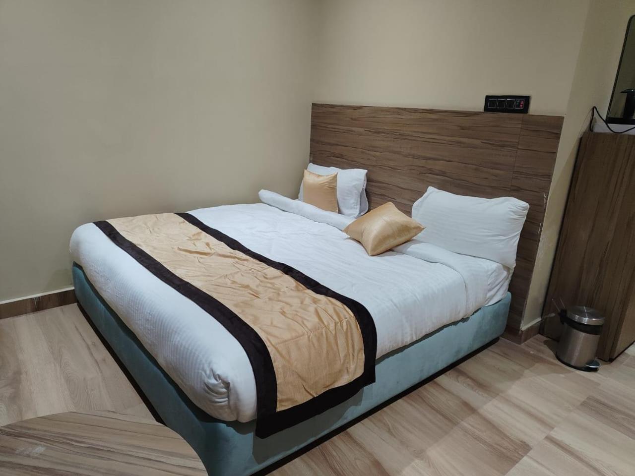 The Velvet Sky Hotel & Resort Bahraich Dış mekan fotoğraf