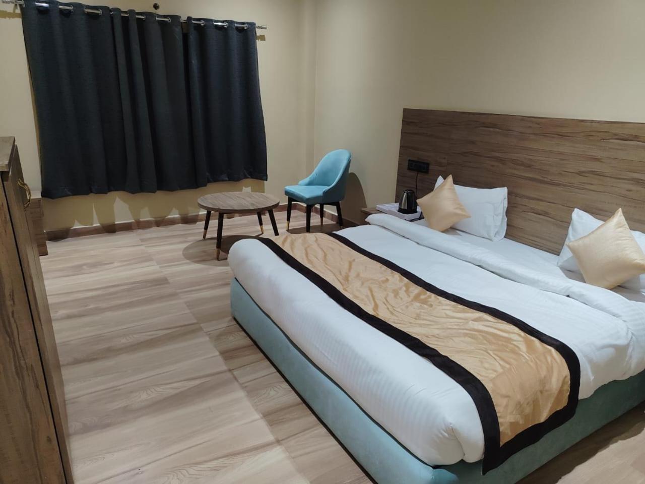 The Velvet Sky Hotel & Resort Bahraich Dış mekan fotoğraf