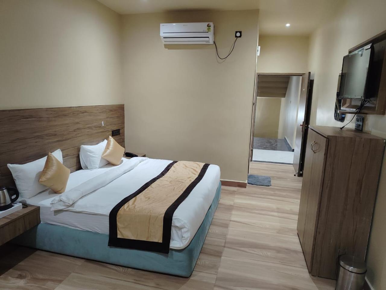 The Velvet Sky Hotel & Resort Bahraich Dış mekan fotoğraf